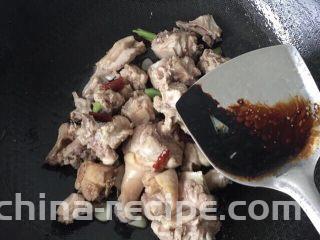 香辣啤酒鸭,老抽适量（大概半汤匙）