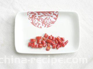 川味回锅肉,红辣椒洗净切段备用；