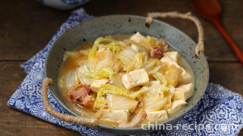 The method of stewing tofu with cabbage