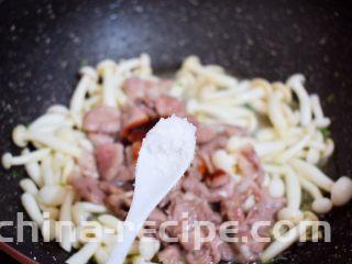白玉菇炒肉片,根据个人口味加入盐