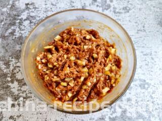 超喧软小笼包,最后拌成肉馅，肉馅不易太干