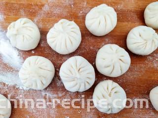 超喧软小笼包,每一个都包成圆包子。