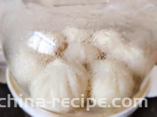 超喧软小笼包,15分钟后关火焖两分钟。