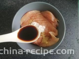 香煎鸡胸肉,一汤匙酱油