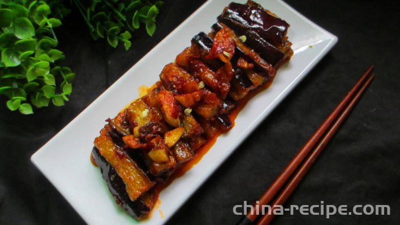 The recipe for making garlic flavored eggplant strips The recipe for making garlic flavored eggplant strips