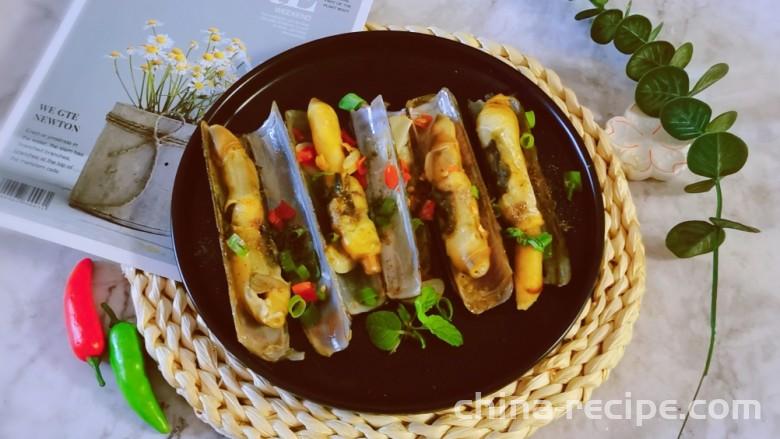 The method of making salt and pepper razor clams