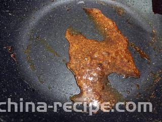 麻辣鲜香孜然小土豆,翻炒调料渗出香味（不要炒糊了哦）