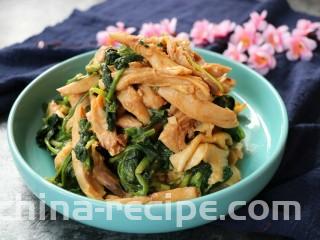 凉拌鸡肉菠菜,拌匀后就可以装盘享用啦~