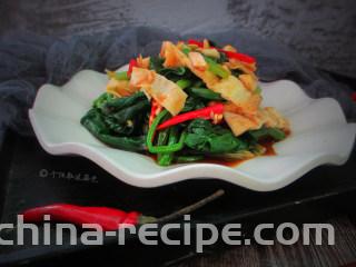 凉拌菠菜蛋皮,菠菜有“营养模范生”之称，它富含类胡萝卜素、维生素C、维生素K、矿物质