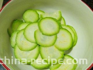 凉拌西葫芦,切薄片
