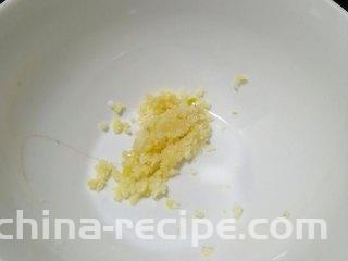 凉拌西葫芦,剁成蒜末