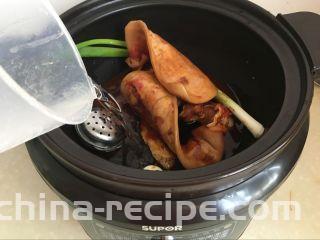 红油猪耳,少许清水