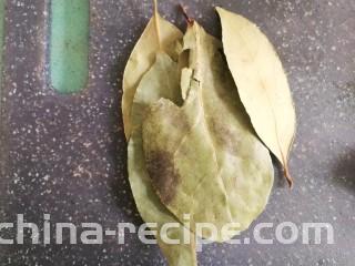 卤香辣鸭爪,香叶5片