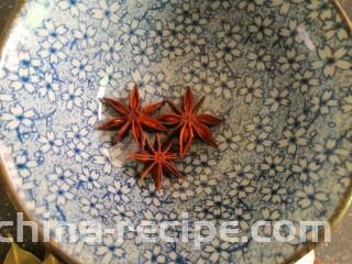 卤香辣鸭爪,准备3个八角