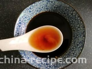 卤香辣鸭爪,再加1汤匙料酒