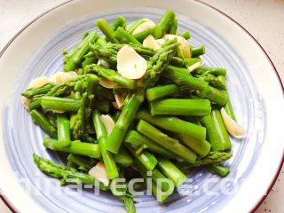 芥末芦笋拌百合,装盘