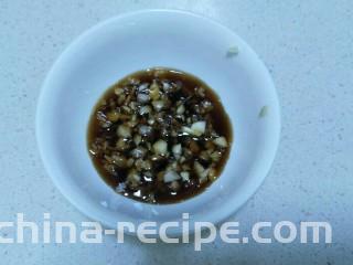 水煮毛蚬子,根据个人口味加入生抽和醋。