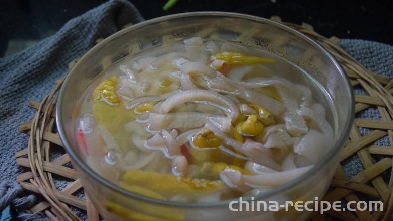 The method of making pickled pepper pig skin The method of making pickled pepper pig skin