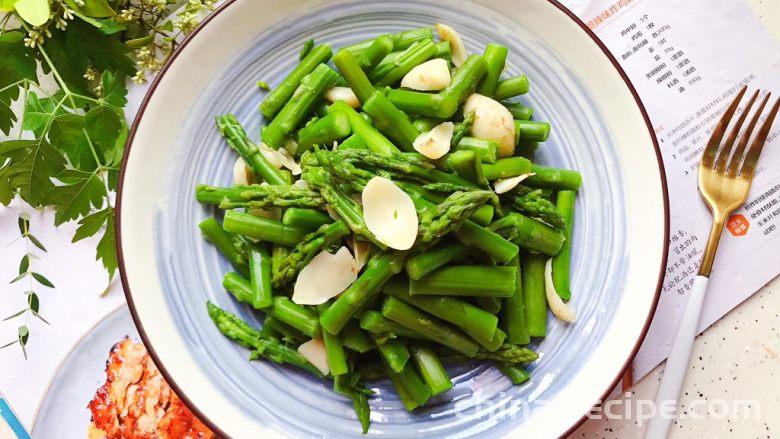 The recipe for mixing mustard asparagus with lilies