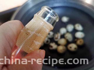 凉拌炸蛋,加醋（防破，好去壳）