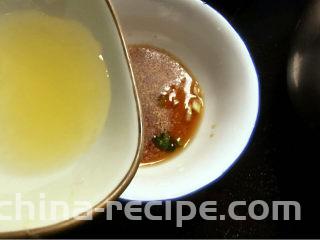 凉拌炸蛋,鱼露调味料中加入柠檬汁