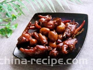 鹌鹑蛋炖凤爪,装盘可以吃了