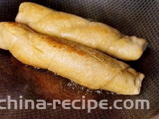 凉拌面筋,四个面都要煎至微黄