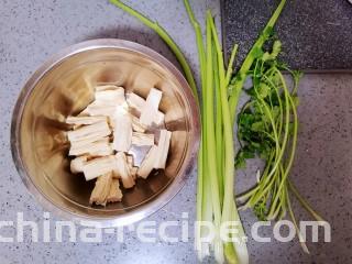 腐竹拌芹菜,再次检查食材