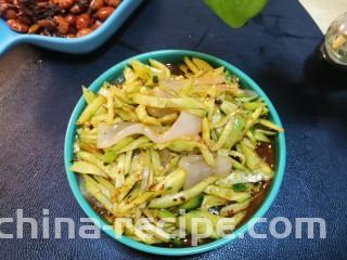 麻辣大拉皮,搅拌均匀