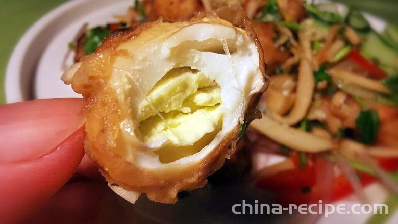 The method of making cold stir fried eggs