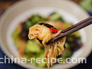 凉拌魔芋丝,适合减脂期食用哦！