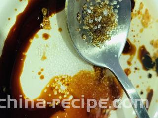 凉拌鸡胗,加少许白糖；