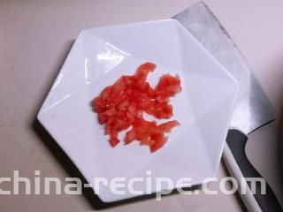 豇豆酿鸡蓉,番茄切小丁