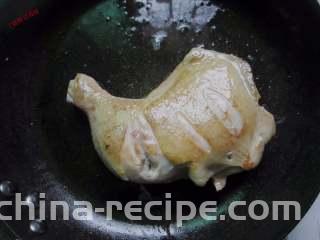 吮指鸡腿,煎的外皮有金黄色。