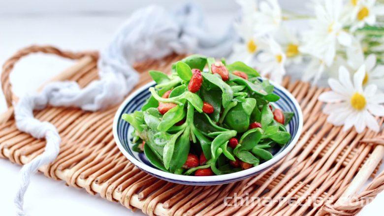 Method for making cold mixed peanuts with Sanqi leaves