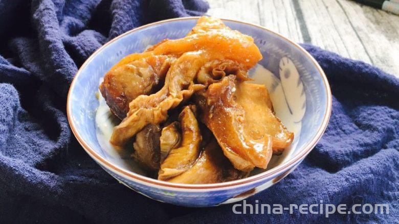 The method of stewing beef tendon with beer