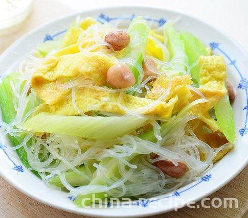 Method of making Sichuan peppercorn oil with celery