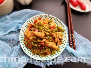 双豆炒肉,酸香味浓！