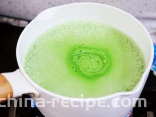 黄瓜凉粉,煮沸后关火