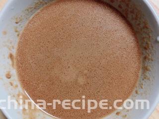 凉拌烤麸,再放入麻酱拌匀，凉拌汁就调好了。