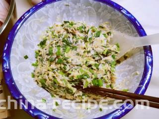 鲜虾蔬菜饼,再次搅拌均匀。