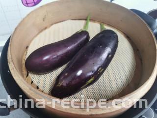 蒜香茄条,放入蒸屉，大火蒸10分钟