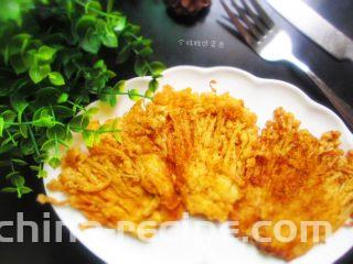 孜然黄金金针菇,金针菇能有效地增强机体的生活活性，促进体内新陈代谢，有利于食物中各种营养素的吸收和利用，对生长发育也大有益处。