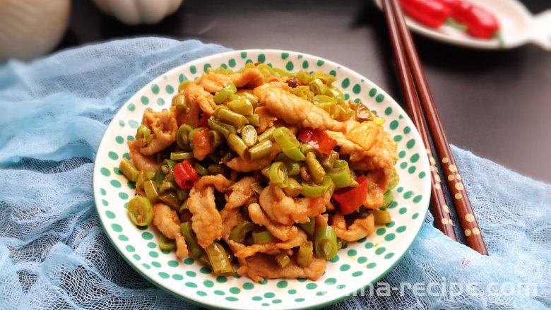 Method for Stir-fried Pork with Two Beans