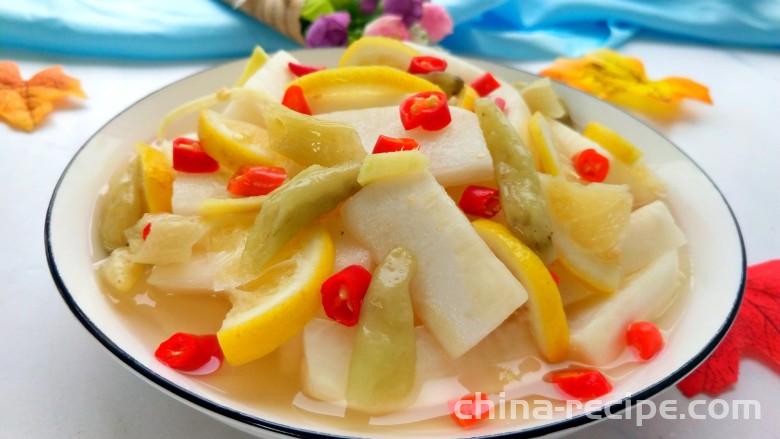 The method of soaking lemon, pepper, sour radish