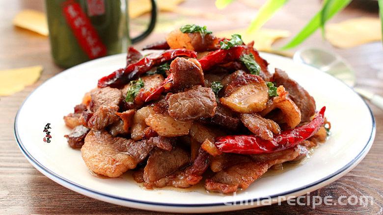 The method of stir frying lamb with spicy mint