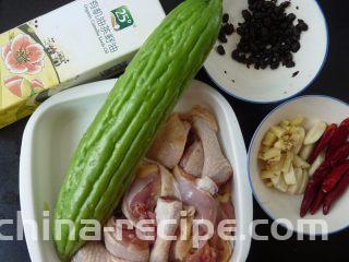 苦瓜烧鸡腿,各材料