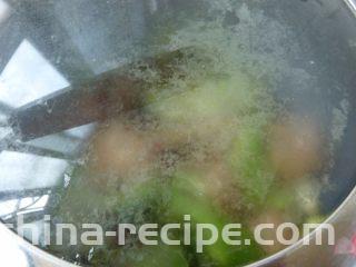 苦瓜烧鸡腿,盖子不要盖严，烧15分钟左右