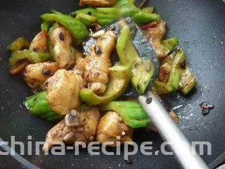 苦瓜烧鸡腿,所有材料烧透，关火