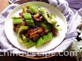 苦瓜烧鸡腿,上碟即可食用